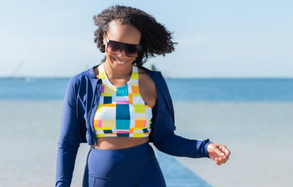Rash guards should fit snugly without restricting movement. SwimZip explains why your rash guard should fit right, and how to get the right size when shopping.