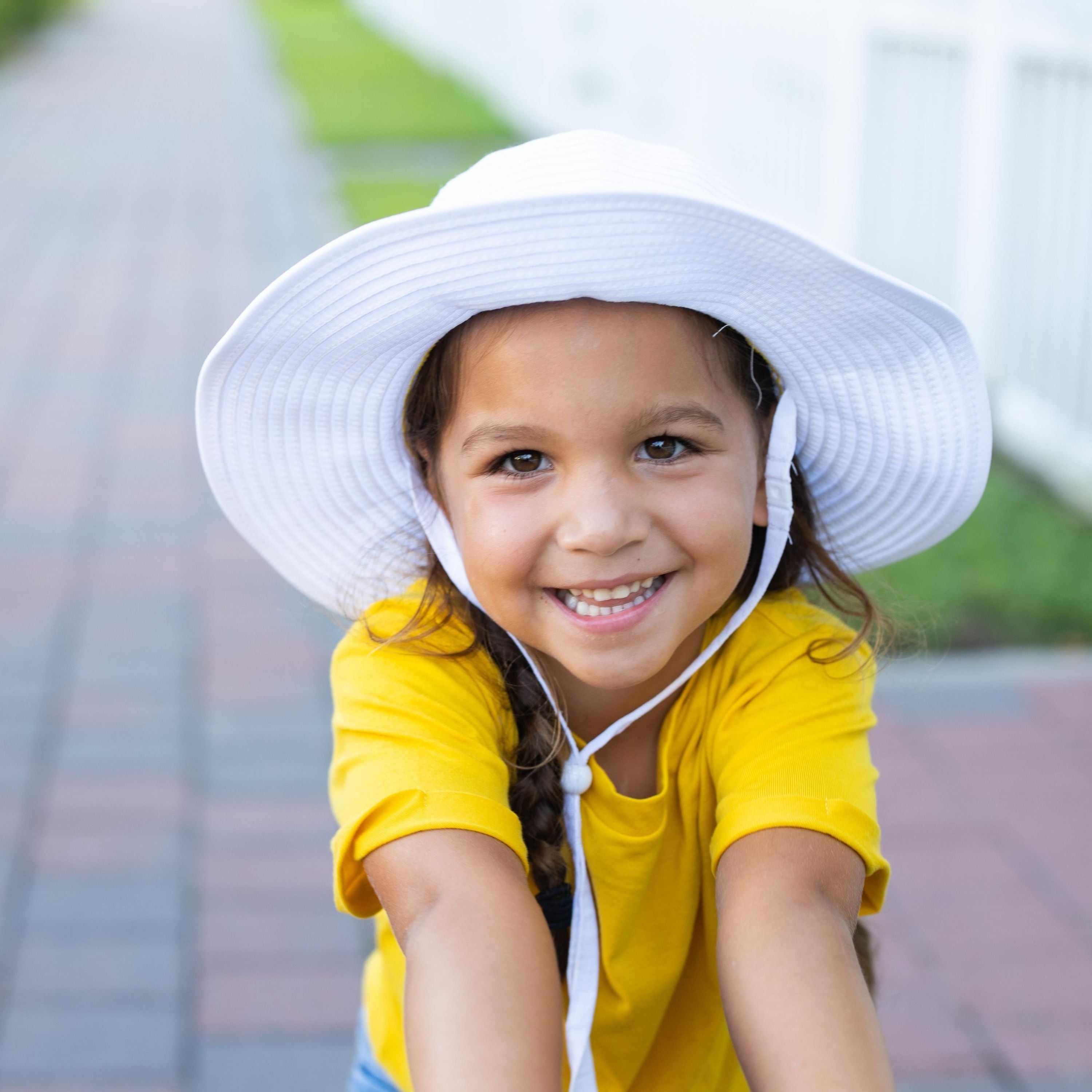 Girls Wide Brim Sun Hat - White-SwimZip UPF 50+ Sun Protective Swimwear & UV Zipper Rash Guards-pos12