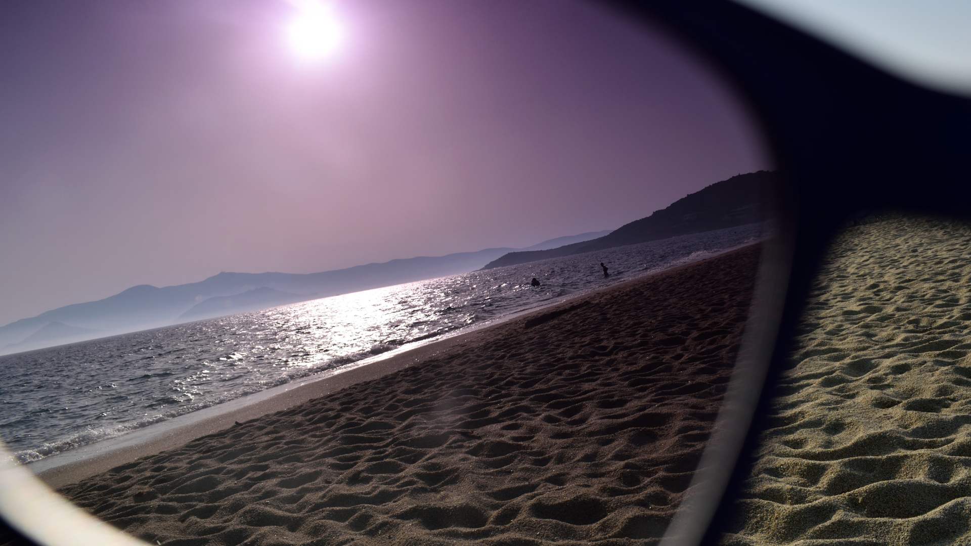 View through sunglasses on the beach—What are polarized sunglasses